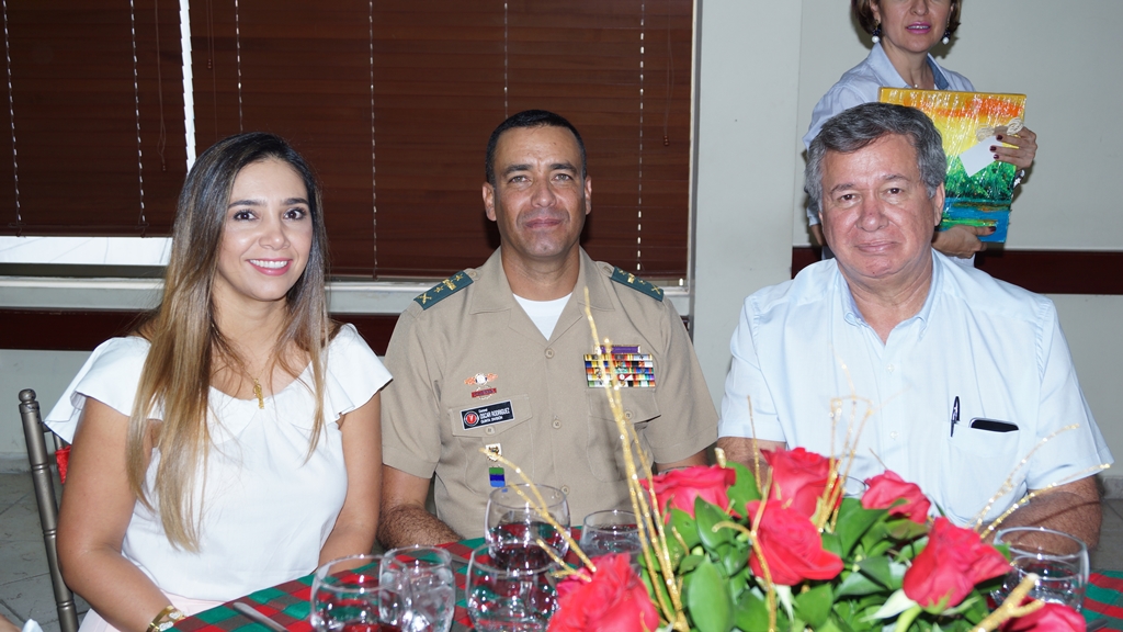 María Fernanda de Rodríguez, coronel Óscar Rodríguez y Diego Ospina.